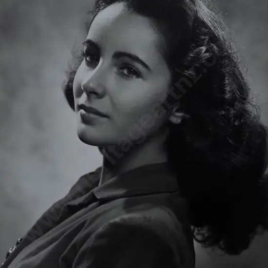 TAYLOR, Elizabeth (1932-2011) - Photo by Karsh of Ottawa