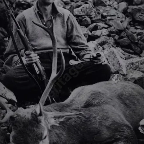 BROWNE, Victor Carlyle (1900-1980) - A Deerstalker with His Prize c.1950