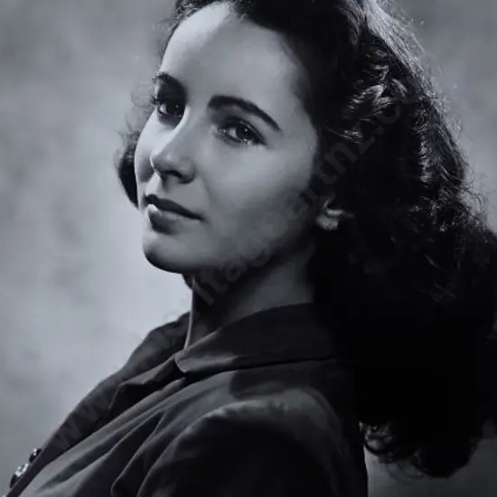 KARSH, Yousuf (1908-2002) - Elizabeth Taylor, Actress
