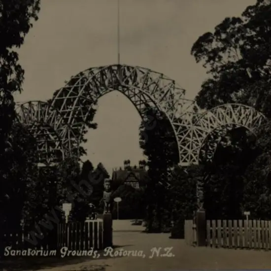 SMITH, Sydney Charles (1888-1972) - Prince's Gate, Sanatorium Grounds, Rotorua