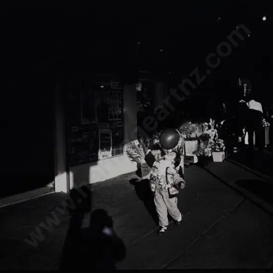 MITCHELL-ANYON, Leigh (1961-) - Child with Balloon