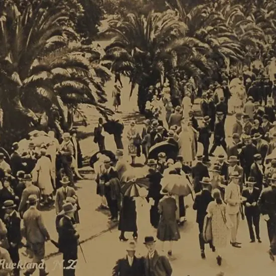 UNKNOWN photographer - At Ellerslie Racecourse, Auckland c. 1905