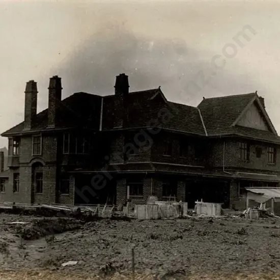 UNKNOWN - Country House