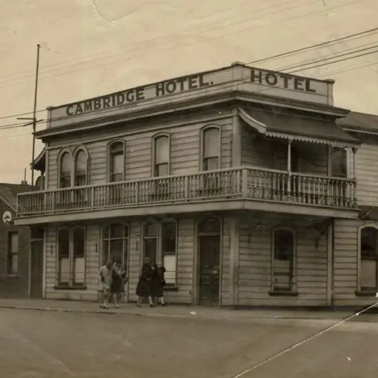 UNKNOWN - The Old Cambridge Hotel, Wellington, 1920s