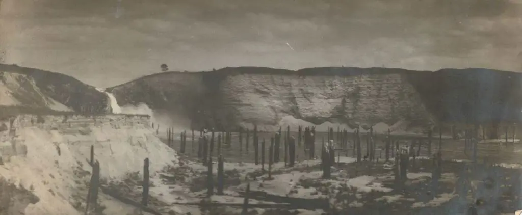 UNKNOWN - Waterfall into Lake Image 1++