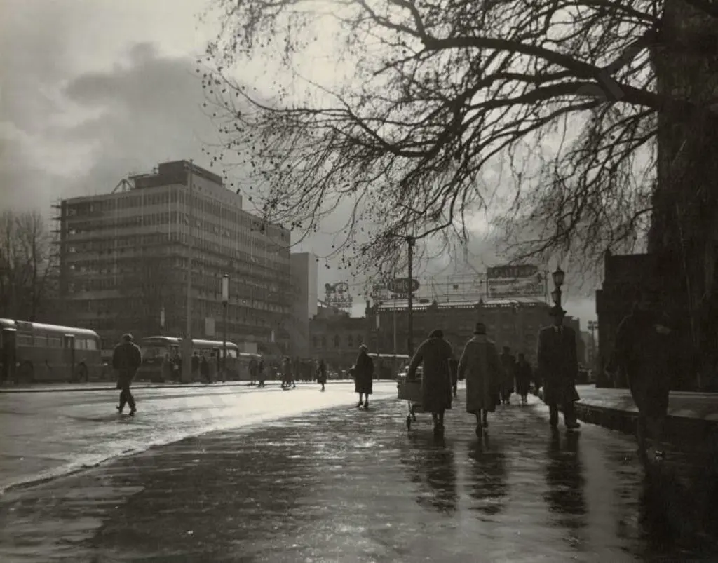 UNKNOWN - Courtenay Place (?), Wellington, c. 1950 Image 1++