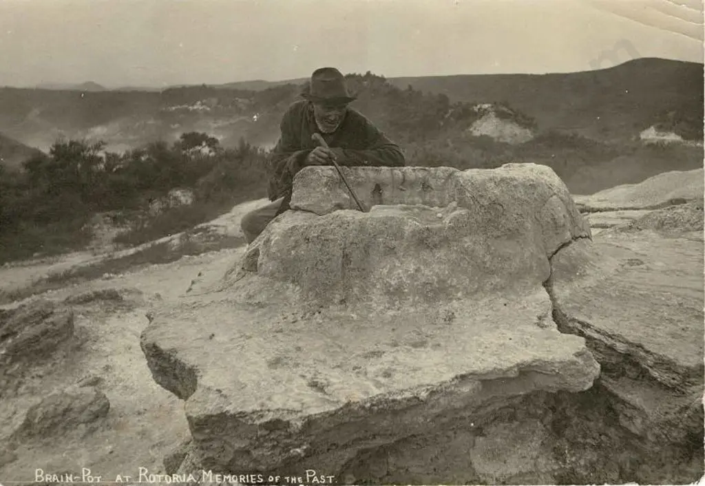 UNKNOWN - Brain-Pot at Rotorua. Memories of the Past - 16 Aug 1901 Image 1++