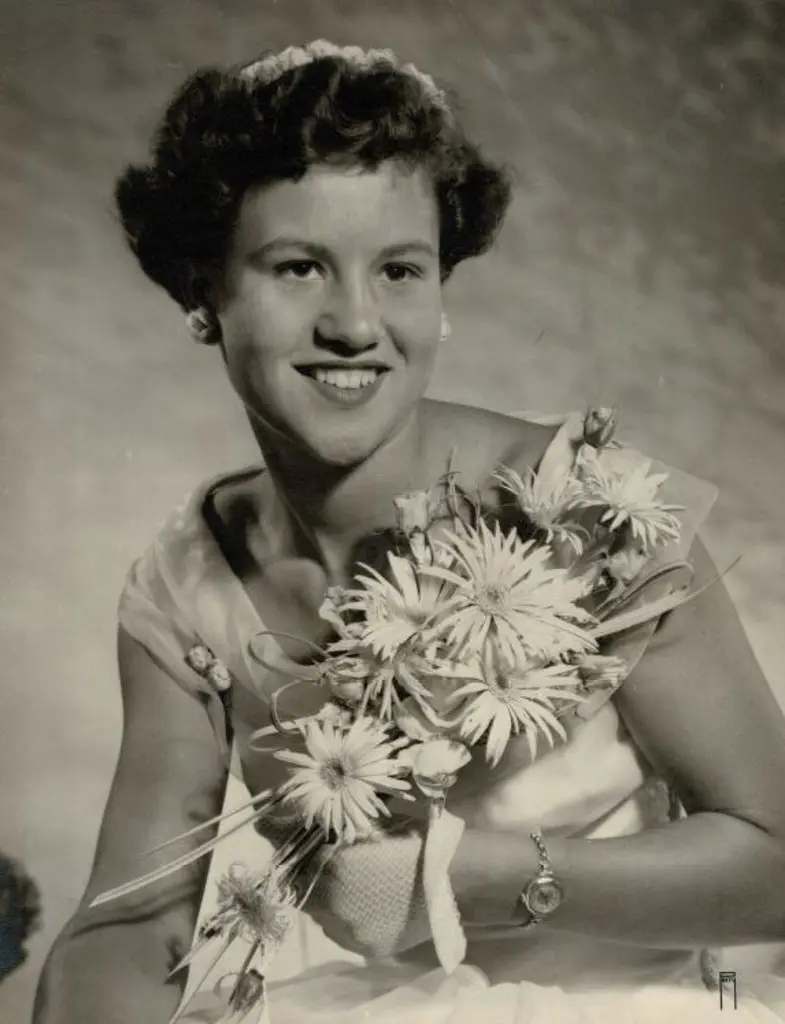 PERRY, Geoffrey William (1900-1959) - Studio Portrait of Woman, c. 1950 Image 1++