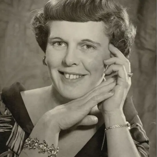 PERRY, Geoffrey William (1900-1959) - Studio Portrait of Young Lady, 1946