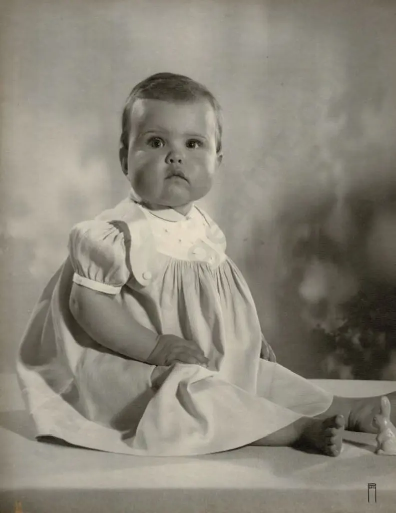 PERRY, Geoffrey William (1900-1959) - Studio Portrait of Baby, 1948 Image 1++