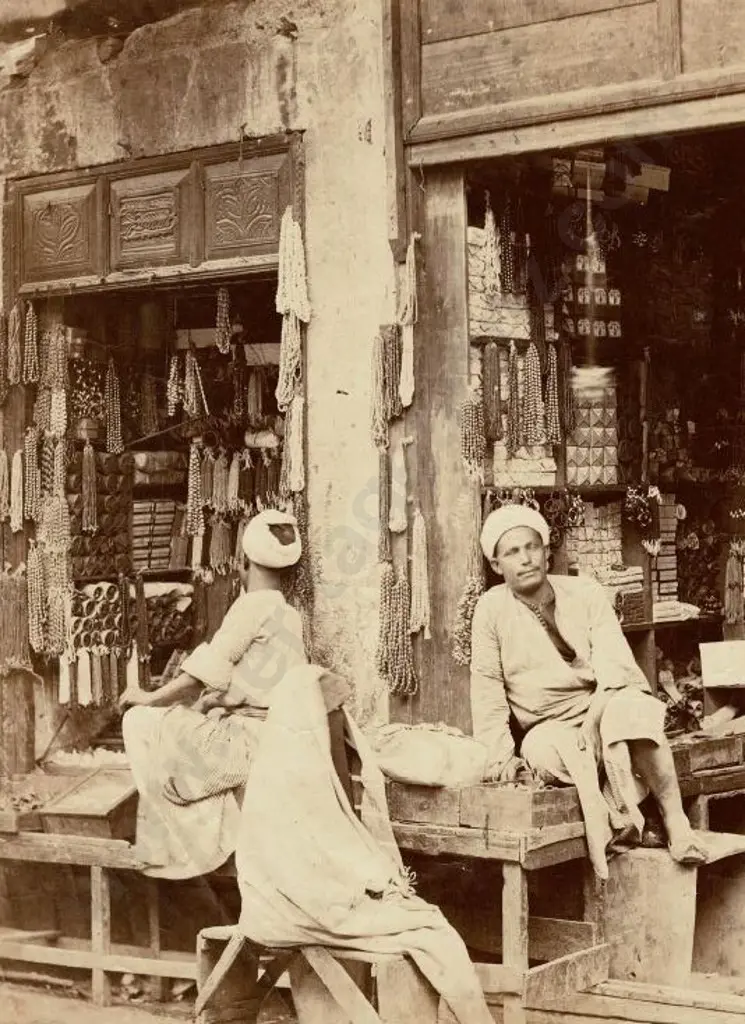UNKNOWN - North Asian Market Vendors - 19th Century Image 1++