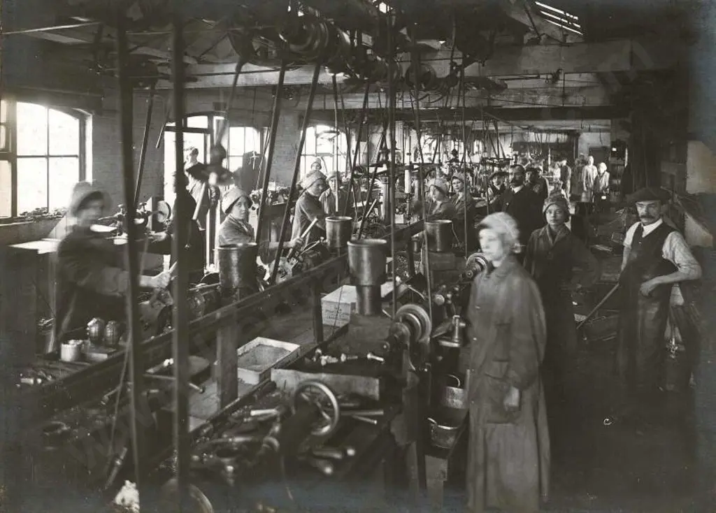 UNKNOWN - James Gibbons Munitions Factory UK - First World War (4 photos) Image 1++