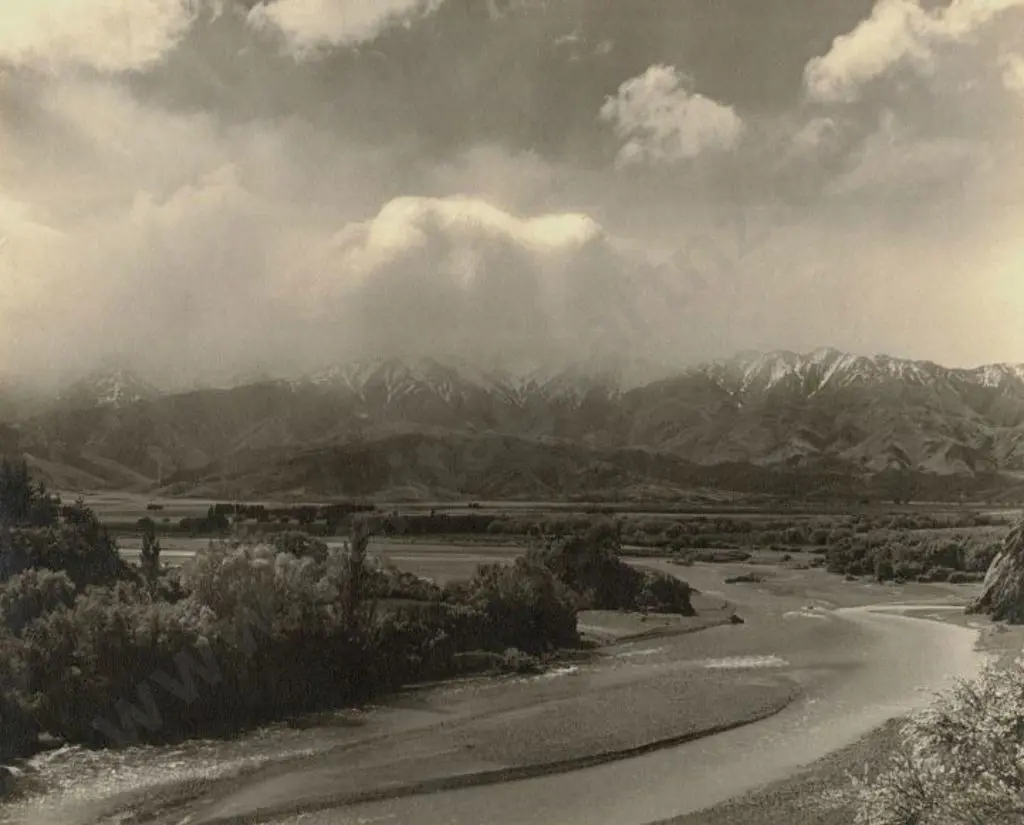 UNKNOWN - Rain on the Hills Image 1++