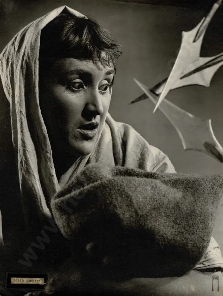 PERRY, Geoffrey William (1900-1959) - Edith Campion - portrait Image 1++