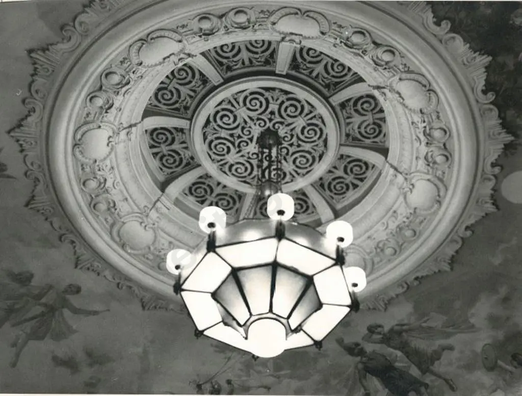 CASBOLT, Frederick Lennard (1896-1987) - Untitled (Lamp hanging from Ceiling) Image 1++