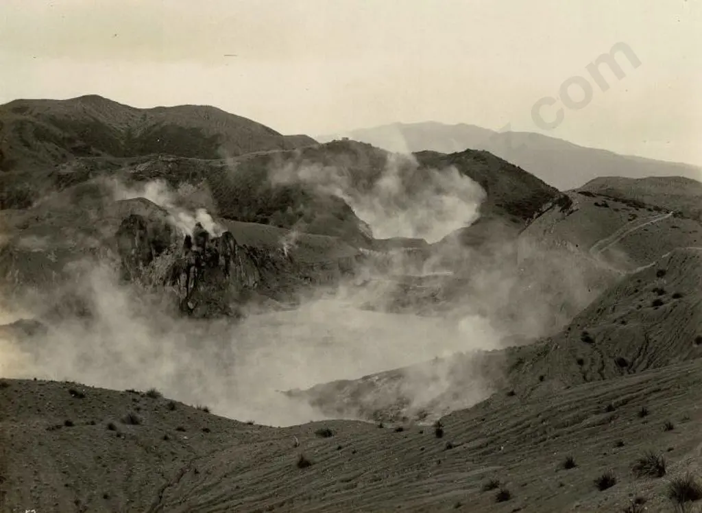 NZ GOVT PUBLICITY (Early 20th Cent.) - Steaming Lake, Rotorua Area, c.1910 Image 1++