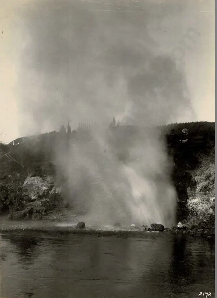 NZ GOVT PUBLICITY (Early 20th Cent.) - Steaming Lake, Rotorua Area vc.1910 Image 1++