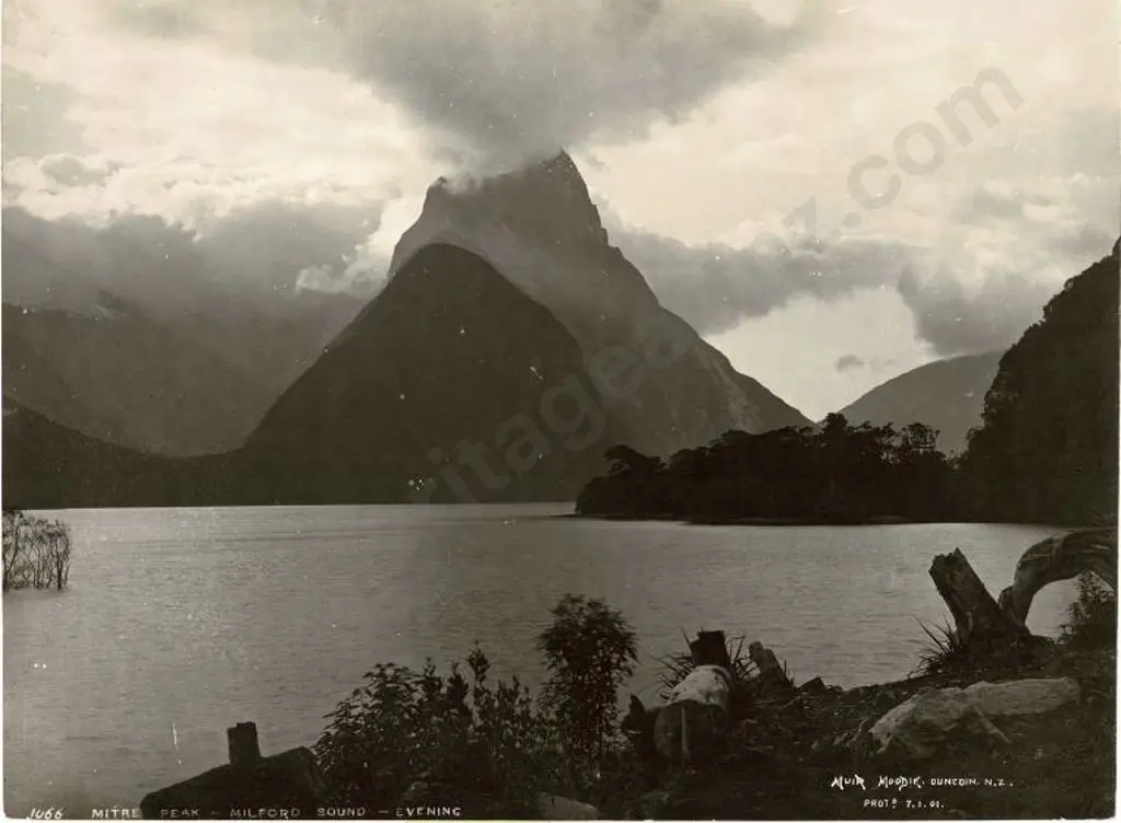 MUIR & MOODIE - Dunedin (1898-1916) - Mitre Peak, Milford Sound, Evening - Jan 1901 Image 1++