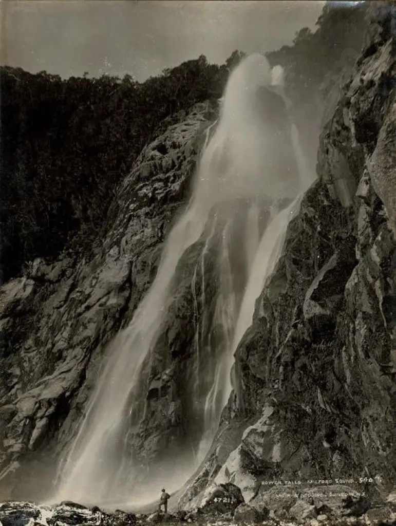 MUIR & MOODIE - Dunedin (1898-1916) - Bowen Falls, Milford Sound, c.1900 Image 1++