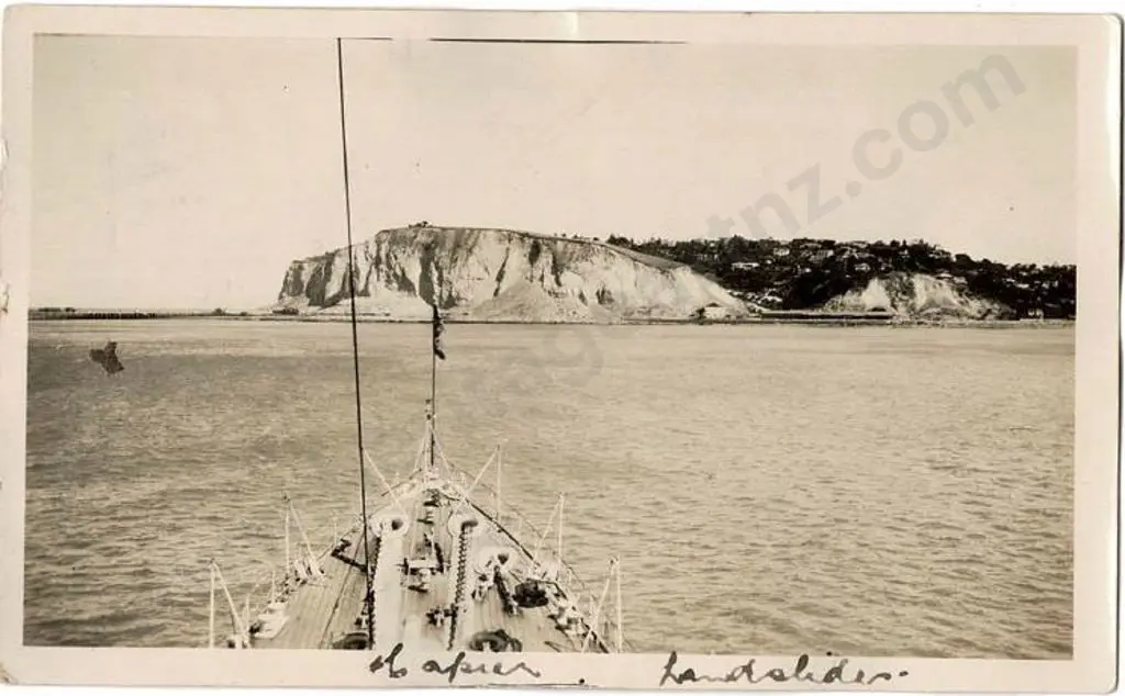 UNKNOWN - Napier Earthquake - 7 snapshot photos, Feb 3, 1931 Image 1++