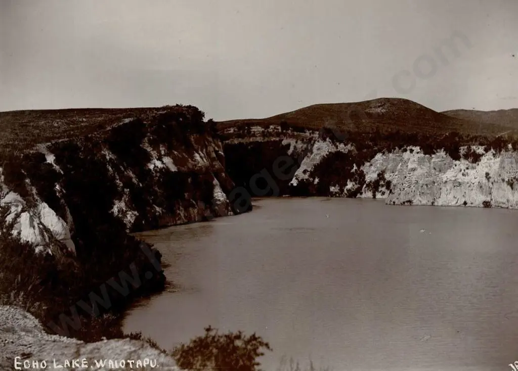 BLENCOWE, James Rasdell (1871-1945) - Echo Lake, Waiotapu - Late 19th Century Image 1++
