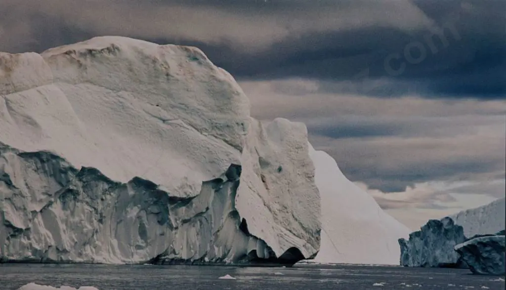 UNKNOWN Photographer - Glacial Vista with Iceshelf Image 1++