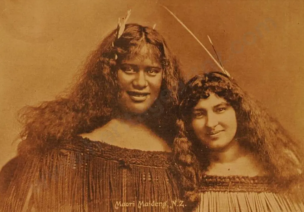 UNKNOWN Photographer - Maori Maidens, N.Z. Image 1++